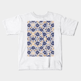 Seamless floral pattern with flowers and leaves Kids T-Shirt